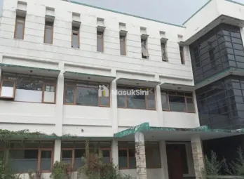 Jual Gedung Bekas Sekolah di Jalan Tubagus Ismail Bandung