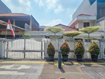 Jual Rumah Luas Strategis di Jalan Suryo Senopati Kota Jakarta Selatan