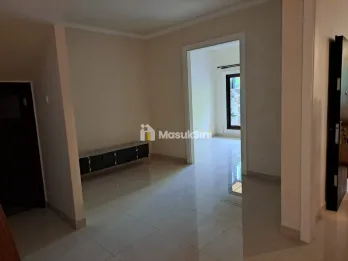 Jual Rumah Strategis di Jalan Benda Kota Jakarta Selatan Shm