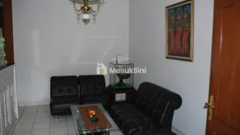 Jual Rumah Strategis di Jalan Budi Luhur Kota Bandung Shm