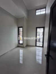 Pastinya dengan desain modern minimalis berada di daerah strategis Kota Mal