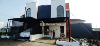 RUMAH 2 LANTAI 390 JUTA LOKASI SUKUN KOTA