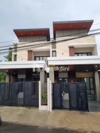 RUMAH 2 LANTAI, 4 KAMAR TIDUR DI NGAGLIK, SLEMAN