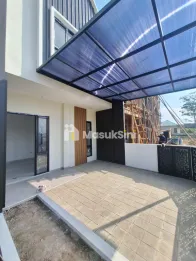 RUMAH 2 LANTAI 400 JUTAAN LOKASI DI RANDUAGUNG