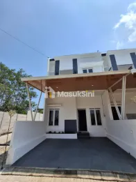 RUMAH 2 LANTAI KONSEP MODERN DEKAT KAMPUS BINUS