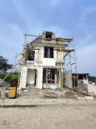 RUMAH 2 LANTAI LOKASI ARJOWINANGUN MALANG