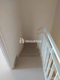 RUMAH 2 LANTAI LOKASI STRATEGIS SAMPING SMKN 11 MALANG