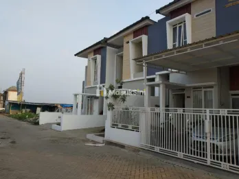 RUMAH 2 LANTAI MODERN MINIMALIS Lokasi Sukun Klayatan Malang Kota