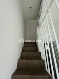 RUMAH 2 LANTAI SIAP HUNI