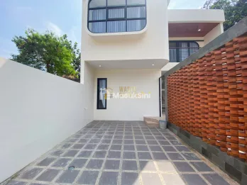 RUMAH 2 LANTAI, SIAP HUNI DALAM RING ROAD MAGUWOHARJO