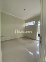 Rumah 3 Lantai Dekat Tol