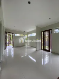 Rumah 3 Lantai Dekat Tol