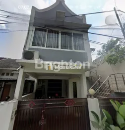 Rumah 4Lantai + kolam, dekat Unmer di Malang