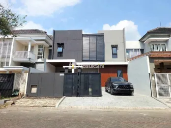 RUMAH BARU MODERN MINIMALIS LOKASI KAWASAN ELIT PERUM ARAYA GOLF