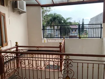 RUMAH CLASSIC MODERN SIAP HUNI  2 LANTAI ARAYA GOLF MALANG