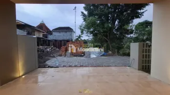 RUMAH DESAIN KEKINIAN DI MAGUWOHARJO, SLEMAN