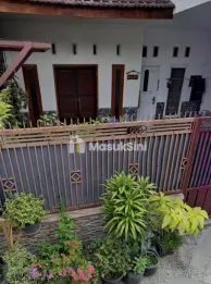 RUMAH DI SAWOJAJAR 1