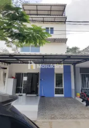 Rumah Dijual 4 Lantai di Mutiara Gading City Bekasi Dekat South Lake Park