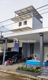Rumah Dijual 4 Lantai di Mutiara Gading City Bekasi Dekat South Lake Park