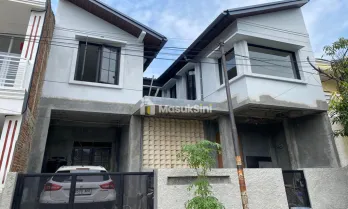Rumah Gaya Kontemporer 4 Kamar Tidur 2 Kamar Mandi di Arcamanik Bandung