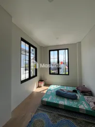 Rumah Gaya Kontemporer 4 Kamar Tidur 2 Kamar Mandi di Arcamanik Bandung