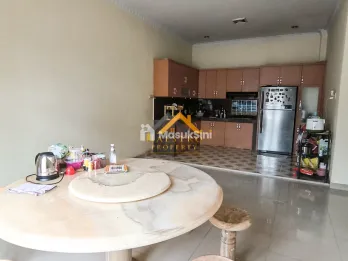 Rumah Hook Kondisi Siap Huni di Komplek Cemara Hijau Jalan Metal