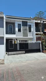RUMAH HOOK NEW GRESS MINIMALIS DI BOULEVARD ARAYA STRATEGIS DEKAT  KEPUTIH