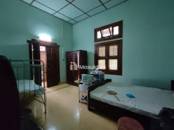 RUMAH KLASIK di DEKAT IJEN