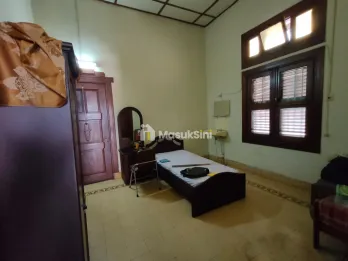 RUMAH KLASIK di DEKAT IJEN