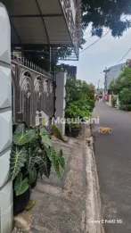 Rumah kokoh terawat siap huni bebas banjir di cempaka putih