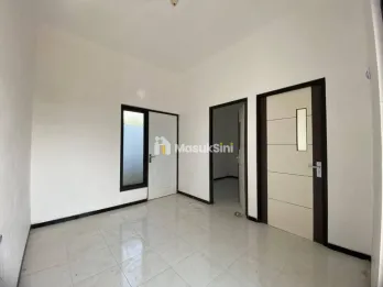 RUMAH KOMERSIL MURAH LOKASI KARANGPLOSO DEKAT PUSAT PENDIDIKAN