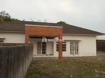 RUMAH LAHAN LUAS DI SLEMAN DEKAT KE RINGROAD UTARA, SLEMAN