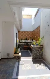 RUMAH MEWAH 3 LANTAI SIAP HUNI LOKASI ARAYA