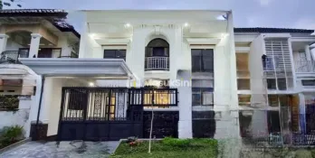 RUMAH MEWAH 3 LANTAI SIAP HUNI LOKASI ARAYA