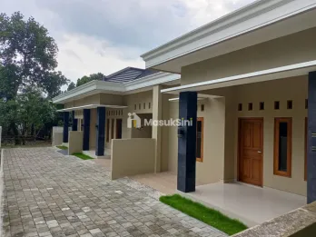 RUMAH MEWAH, DESAIN MODERN DI PURWOMARTANI, KALASAN