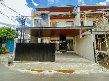 RUMAH MEWAH HANYA 500 METER DARI JALAN GODEAN