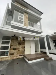 RUMAH MINIMALIS 2 LANTAI 3KT 2KM SIAP HUNI DEKAT KAMPUS BINUS