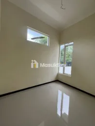 RUMAH MINIMALIS 2 LANTAI SIAP HUNI DEKAT KANTOR SAMSAT KOTA MALANG