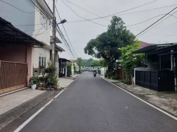 RUMAH MINIMALIS MEWAH LOKASI SAWOJAJAR 1 - HARGA 1,65M