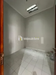 RUMAH MINIMALIS SIAP HUNI, TERAWAT, BARU SELESAI RENOVASI LOKASI KAPIWORO