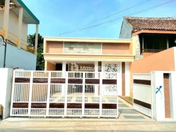RUMAH MODERN 2 LANTAI LOKASI KEDUNGKANDANG DEKAT