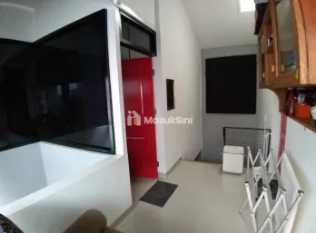 RUMAH MODERN 2 LANTAI SIAP HUNI LOKASI PANDANWANGI - HARGA 850 JT