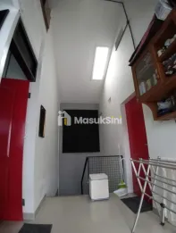 RUMAH MODERN 2 LANTAI SIAP HUNI LOKASI PANDANWANGI - HARGA 850 JT