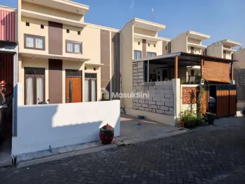 RUMAH MODERN LANTAI 2 LOKASI LAWANG - HARGA 345 JUTA