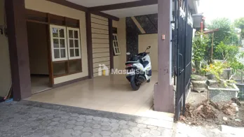 RUMAH MODERN SECOND LOKASI ARAYA - HARGA 1,350M