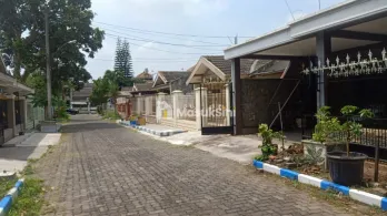 RUMAH MODERN SECOND LOKASI ARAYA - HARGA 1,350M