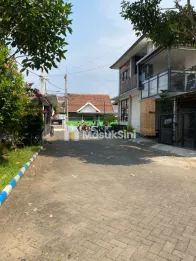 RUMAH MODERN SIAP HUNI DEKAT PERUM ARAYA - HARGA 899 JUTA NEGO