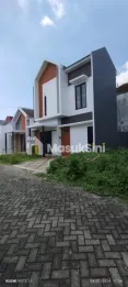 RUMAH MODERN STRATEGIS LOKASI SUKUN