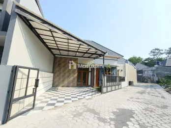 RUMAH MODERN TERBARU DI NGEMPLAK SLEMAN GRATIS PAJAK