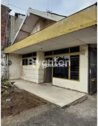 Rumah nyaman, area tengah kota Malang